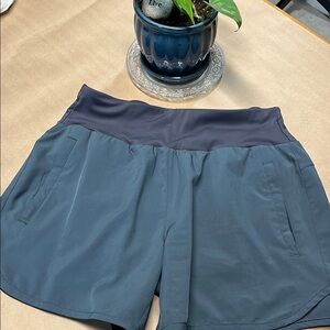 Living Amazon Gray Athletic Shorts small